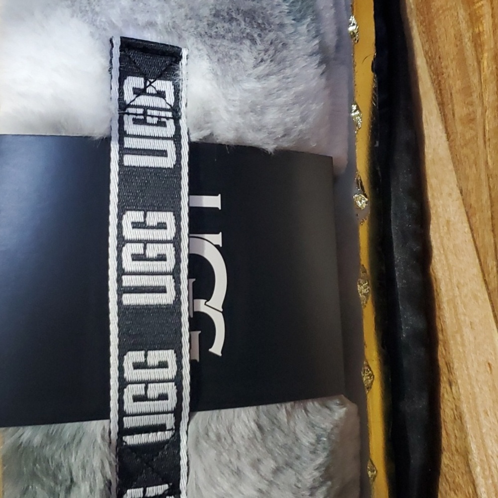 Ugg polar lap desk